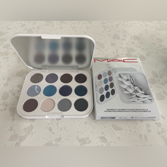 MAC Limited Edition-Snowbody’s Business Eye Shadow Palette X 12, New in Box - Picture 4 of 10